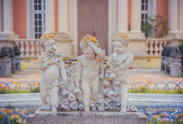 Escultura de três anjos — Fotografia de Stock