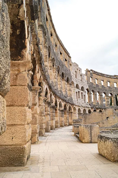 Anfiteatro Pula Monumento Arquitectura Romana Antigua Tiene Torres Pula Croacia —  Fotos de Stock