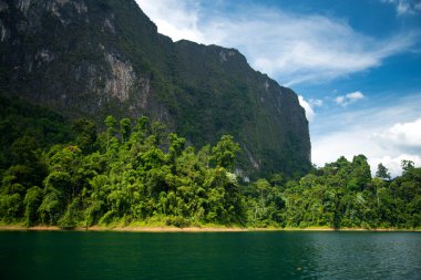 Cheo lan Gölü. Khao sok Milli Parkı. Tayland.