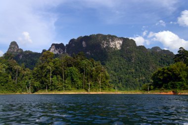 Cheo lan Gölü. Khao sok Milli Parkı. Tayland.