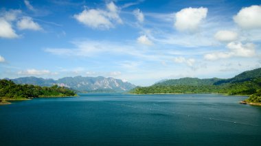 Cheo lan Gölü. Khao sok Milli Parkı. Tayland.