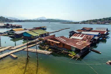 yüzen şehir sangklaburi kanchanaburi, Tayland