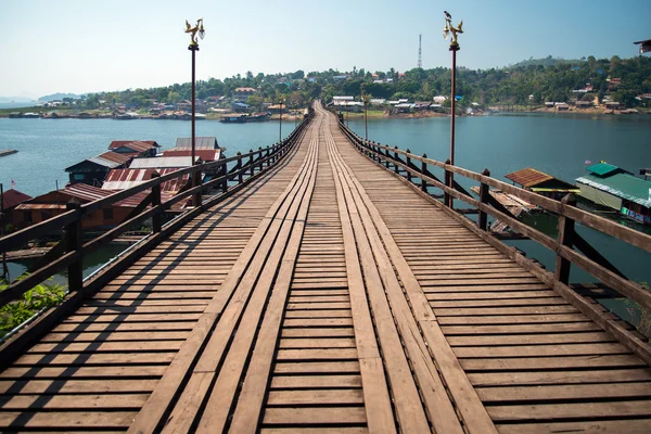 Sangklaburi、カンチャナブリ、タイで月橋 — ストック写真