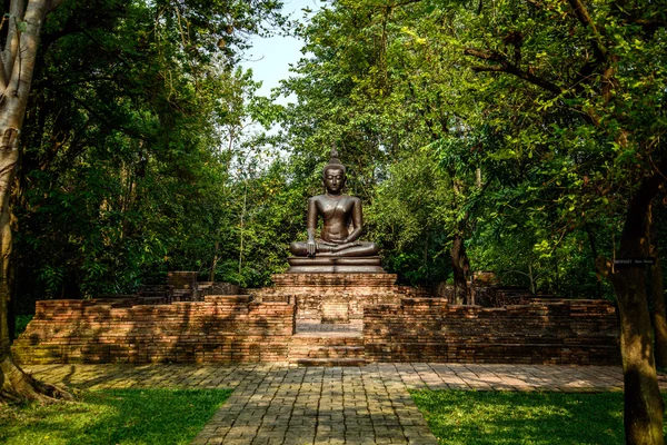 Sitting Buddha statue in tempel Thailand — Stock Photo, Image