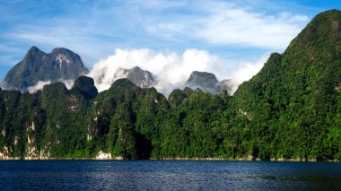 Cheo lan Gölü. Khao sok Milli Parkı. Tayland.