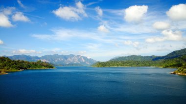 Cheo lan Gölü. Khao sok Milli Parkı. Tayland.