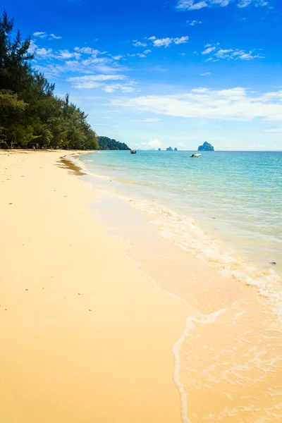 Isla Kradan, una isla en el Mar de Andamán, Tailandia — Foto de Stock