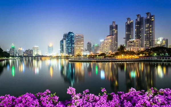 Bangkok centro de la ciudad por la noche — Foto de Stock