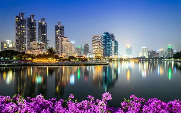 Şehir merkezinde gece Bangkok şehir — Stok fotoğraf