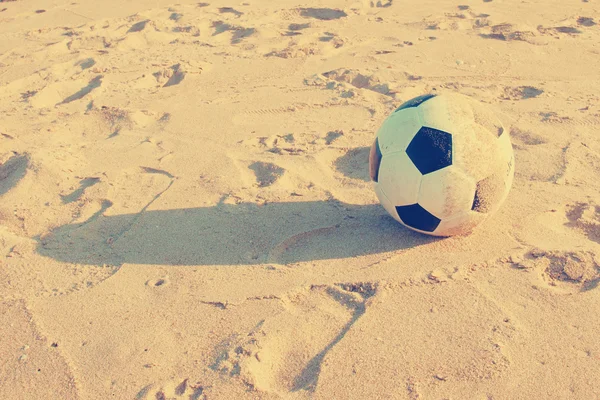 Kumda futbol topu — Stok fotoğraf