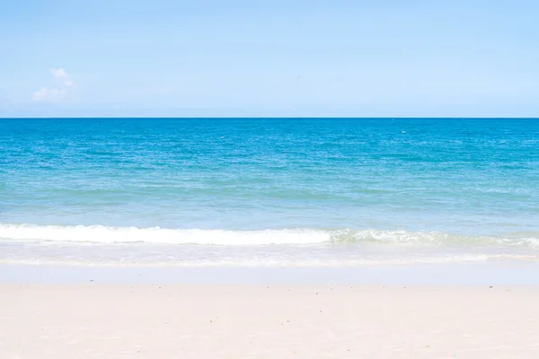 Пляж Сай Кэв — стоковое фото
