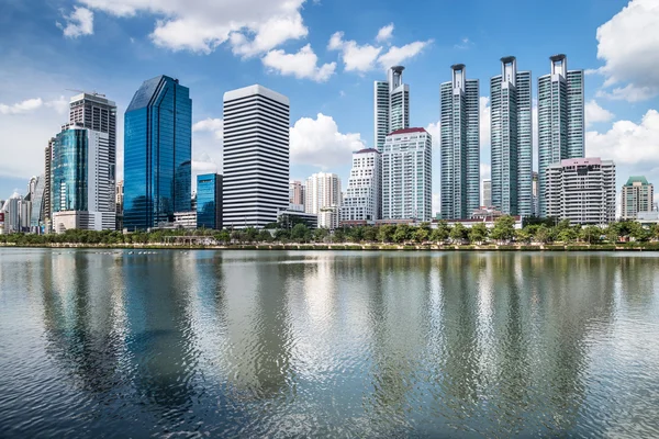 Highrise modern building in Bangkok, Thailand. — Stock Photo, Image