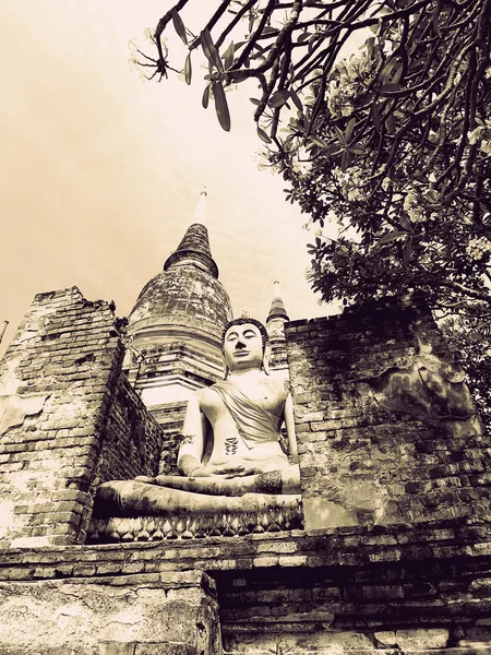 Boeddha standbeeld in wat yai chai mongkol-ayuttaya van thailand (vin — Stockfoto