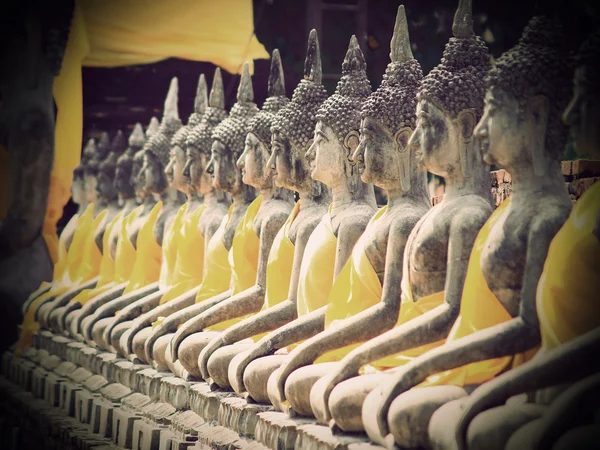 Estátua de Buda em Wat Yai Chai Mongkol- Ayuttaya da Tailândia (vin — Fotografia de Stock