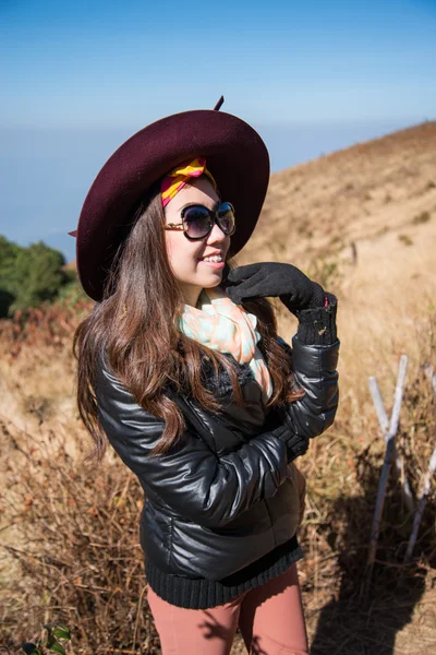 Mulheres em savana alpina — Fotografia de Stock