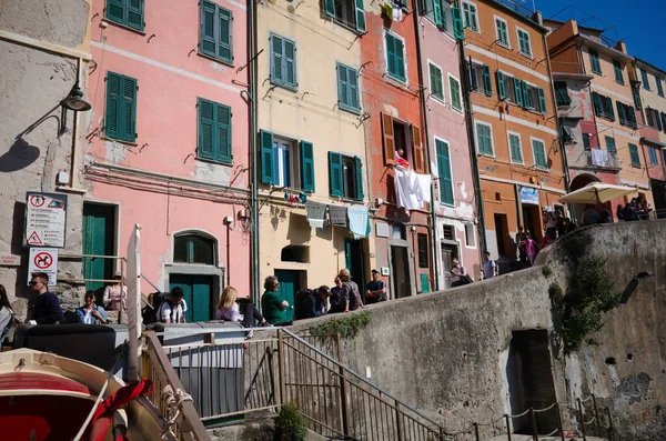 Riomaggiore Olaszország 2022 Április Tipikus Olasz Lakóépületek Viharvert Színes Homlokzatokkal — Stock Fotó