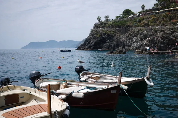 Manarola Liguria Italy May 2022 Small Motorboats Moored Bay Cinque — Stock Photo, Image