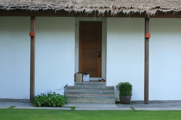 Wooden door and thatch roof — Stock Photo, Image