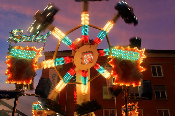 Efectos de luz por la noche en feria —  Fotos de Stock