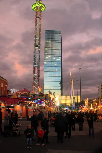 Efectos de luz por la noche en feria — Foto de Stock