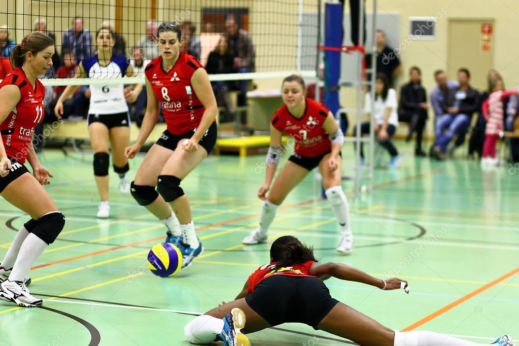 VolleyballSpiel — Redaktionelles Stockfoto © Robi22 13936960