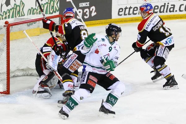 Juego de hockey sobre hielo —  Fotos de Stock