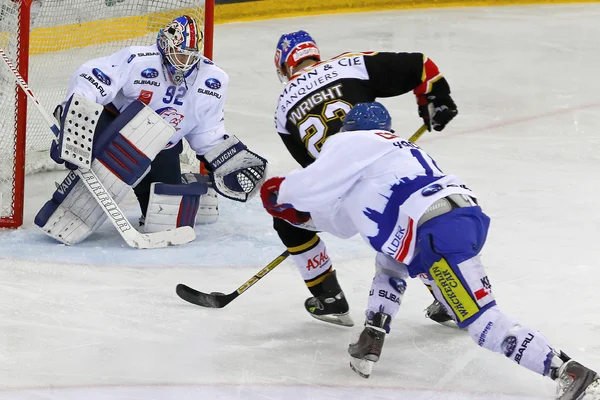 Juego de hockey sobre hielo —  Fotos de Stock