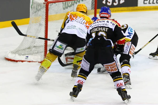 Juego de hockey sobre hielo —  Fotos de Stock