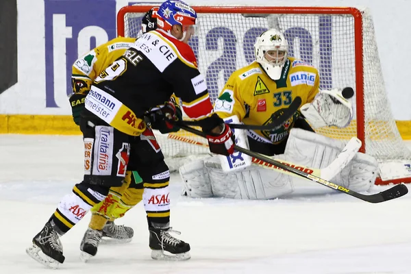 Juego de hockey sobre hielo —  Fotos de Stock