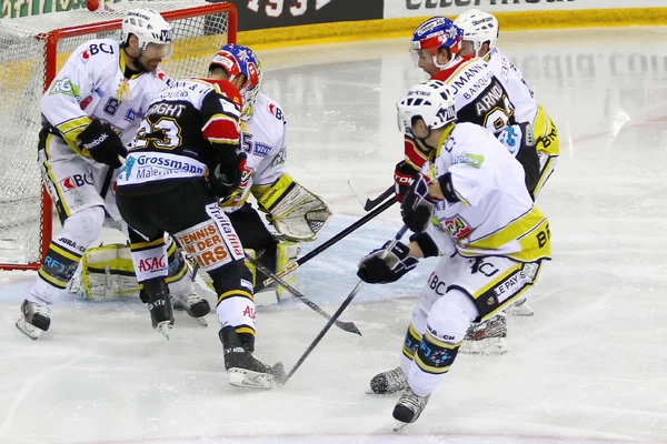 Juego de hockey sobre hielo —  Fotos de Stock