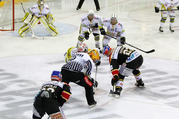 Juego de hockey sobre hielo — Foto de Stock