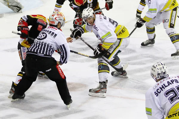 Juego de hockey sobre hielo — Foto de Stock