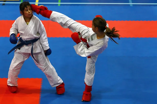 Zawodników karate w akcji — Zdjęcie stockowe