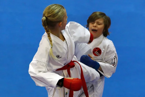 Combatientes de karate en acción — Foto de Stock