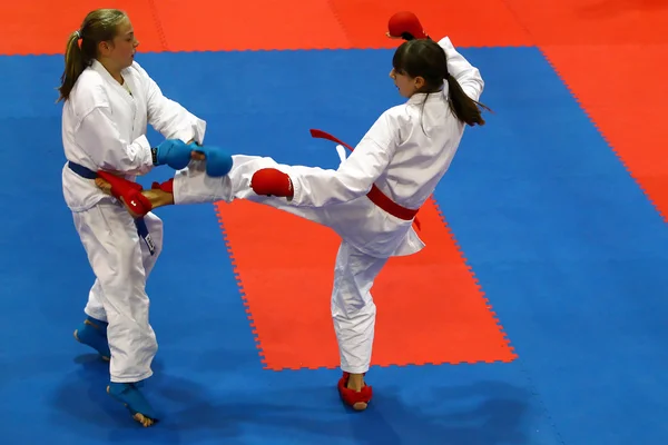 Zawodników karate w akcji — Zdjęcie stockowe