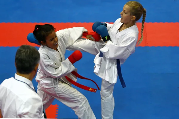 Zawodników karate w akcji — Zdjęcie stockowe