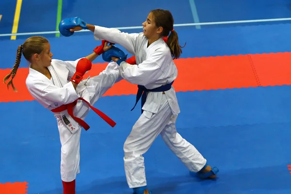 Zawodników karate w akcji — Zdjęcie stockowe