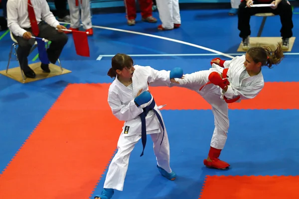 Combatientes de karate en acción — Foto de Stock