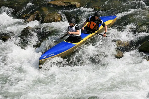 Canoë-eng d'eau blanche Image En Vente