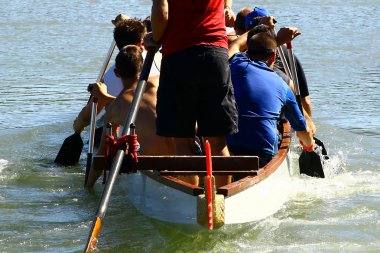 ejderha tekne yarışları