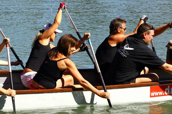 Dragão barco de corrida — Fotografia de Stock