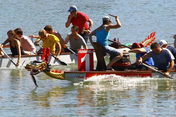 Dragon boat racing — Stockfoto