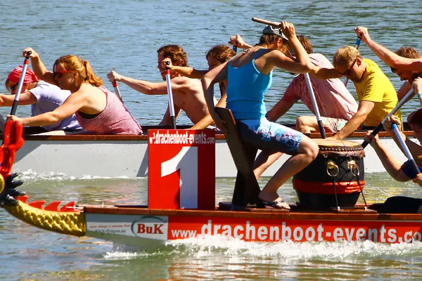 Dragão barco de corrida — Fotografia de Stock