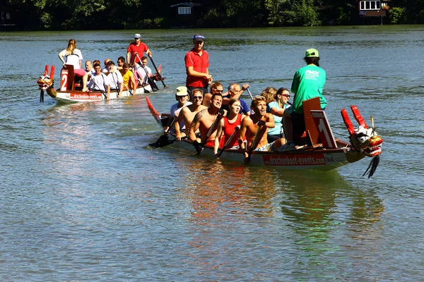 Dragon boat racing Stockafbeelding