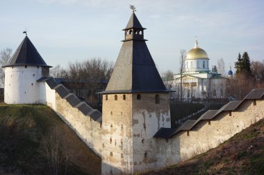 Manastır duvarları
