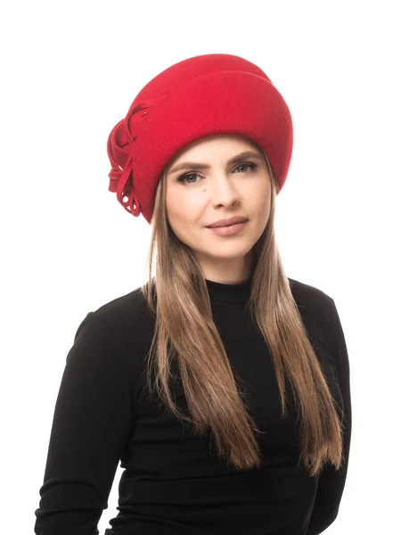 Κορίτσι Ένα Χαριτωμένο Κόκκινο Καπέλο Τσόχα — Φωτογραφία Αρχείου