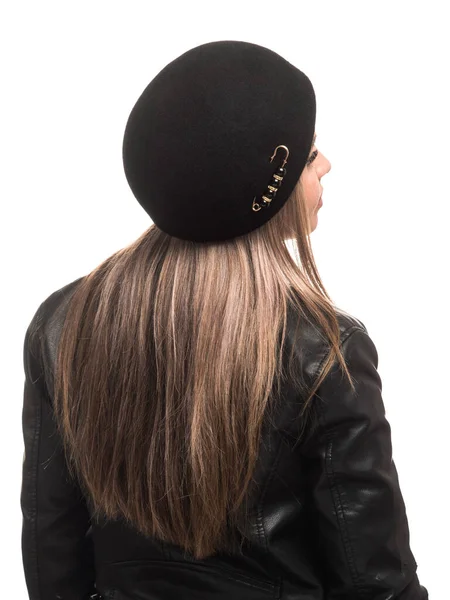 Siyah Şapkalı Deri Ceketli Kadın — Stok fotoğraf