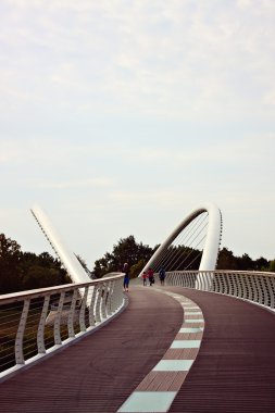 tisza Nehri üzerinde yaya köprüsü
