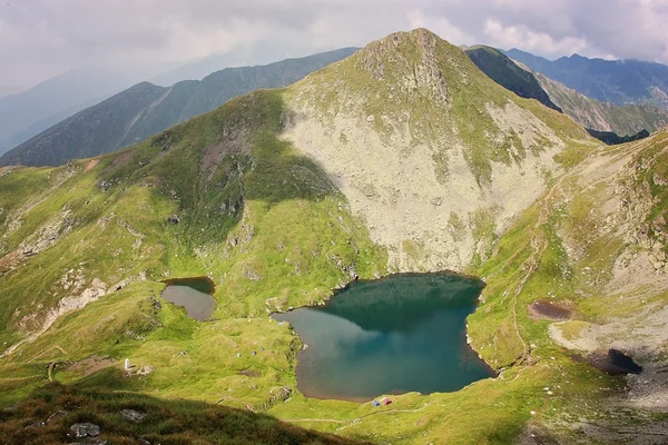 Piękne jezioro w góry Fogaraskie — Zdjęcie stockowe