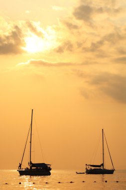 gün batımında denize yat